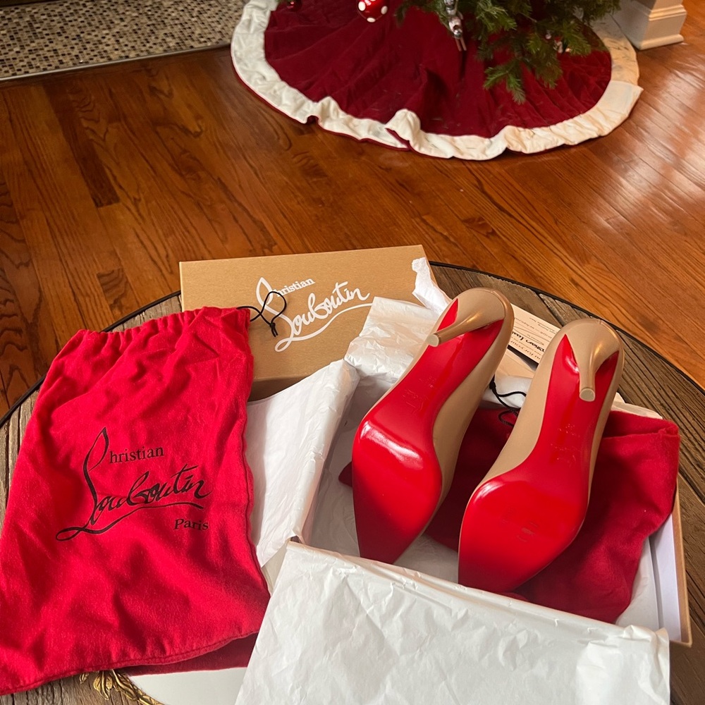New Christian Louboutin Apostrophy pumps. - Picture 3 of 7